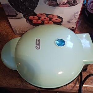 NWOT Dash Mini Donut Maker - Mint Green